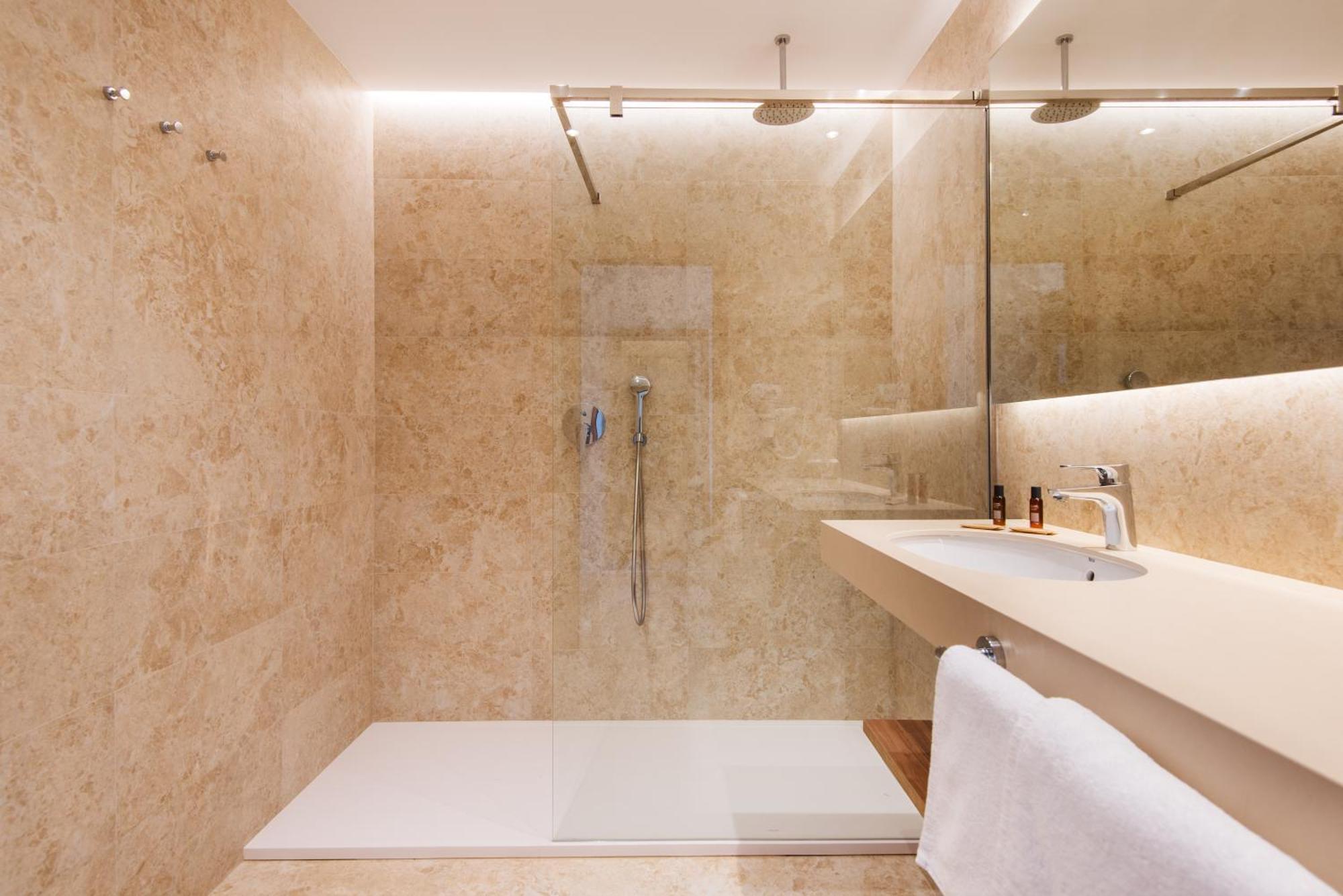 Double or Twin Room with  Side Sea view,1592044073:JPEG